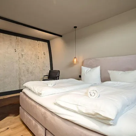 Shelterloft Airpark Ferienhaus *