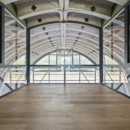 Shelterloft Airpark Ferienhaus *