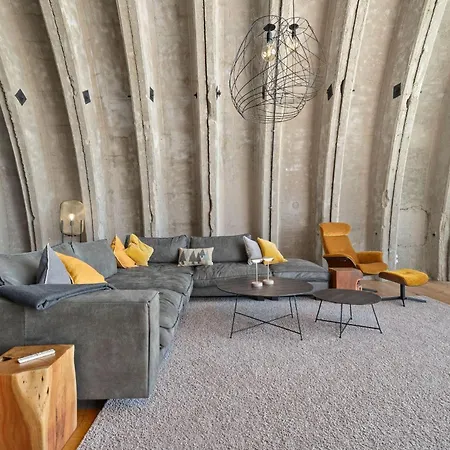 Shelterloft Airpark Ferienhaus *