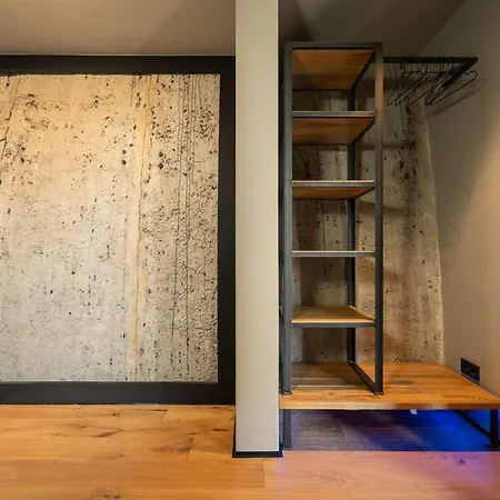 Shelterloft Airpark Ferienhaus *