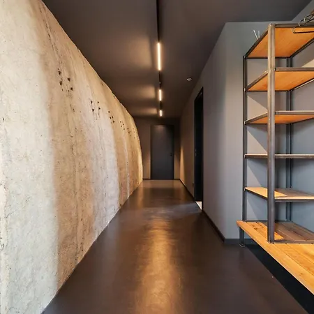 Shelterloft Airpark Ferienhaus *