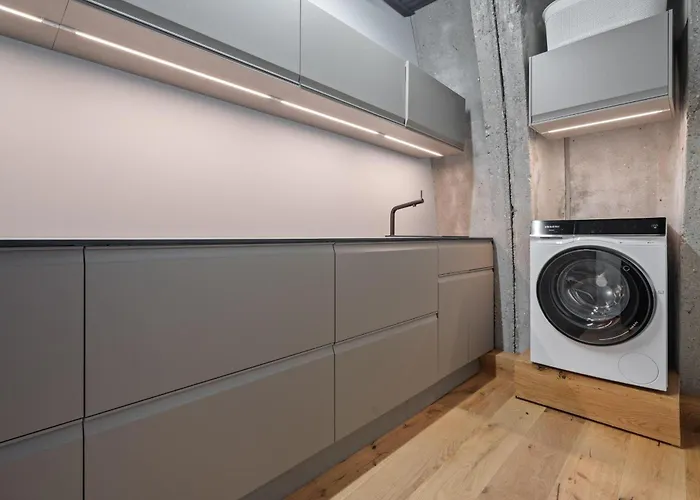 Shelterloft Airpark Ferienhaus *