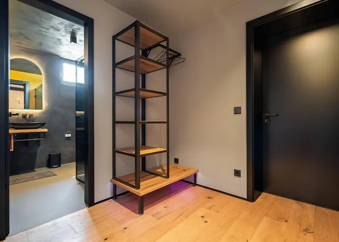 Shelterloft Airpark *