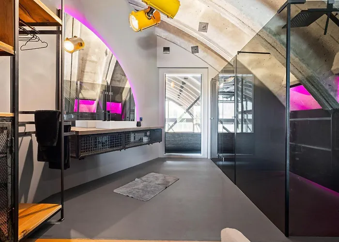 Shelterloft Airpark Ferienhaus *