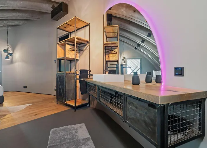 Shelterloft Airpark *