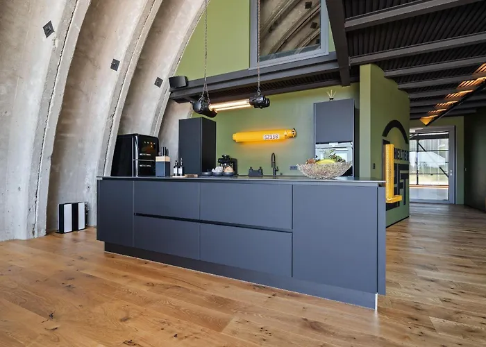 Shelterloft Airpark Ferienhaus *