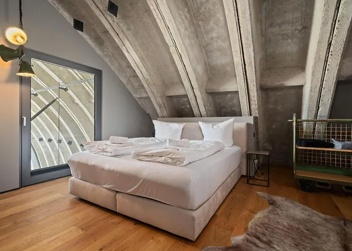 Shelterloft Airpark Ferienhaus *