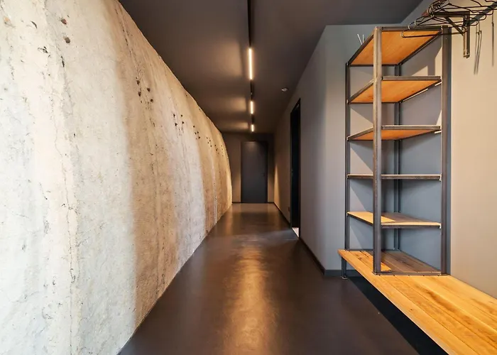 Shelterloft Airpark Ferienhaus *